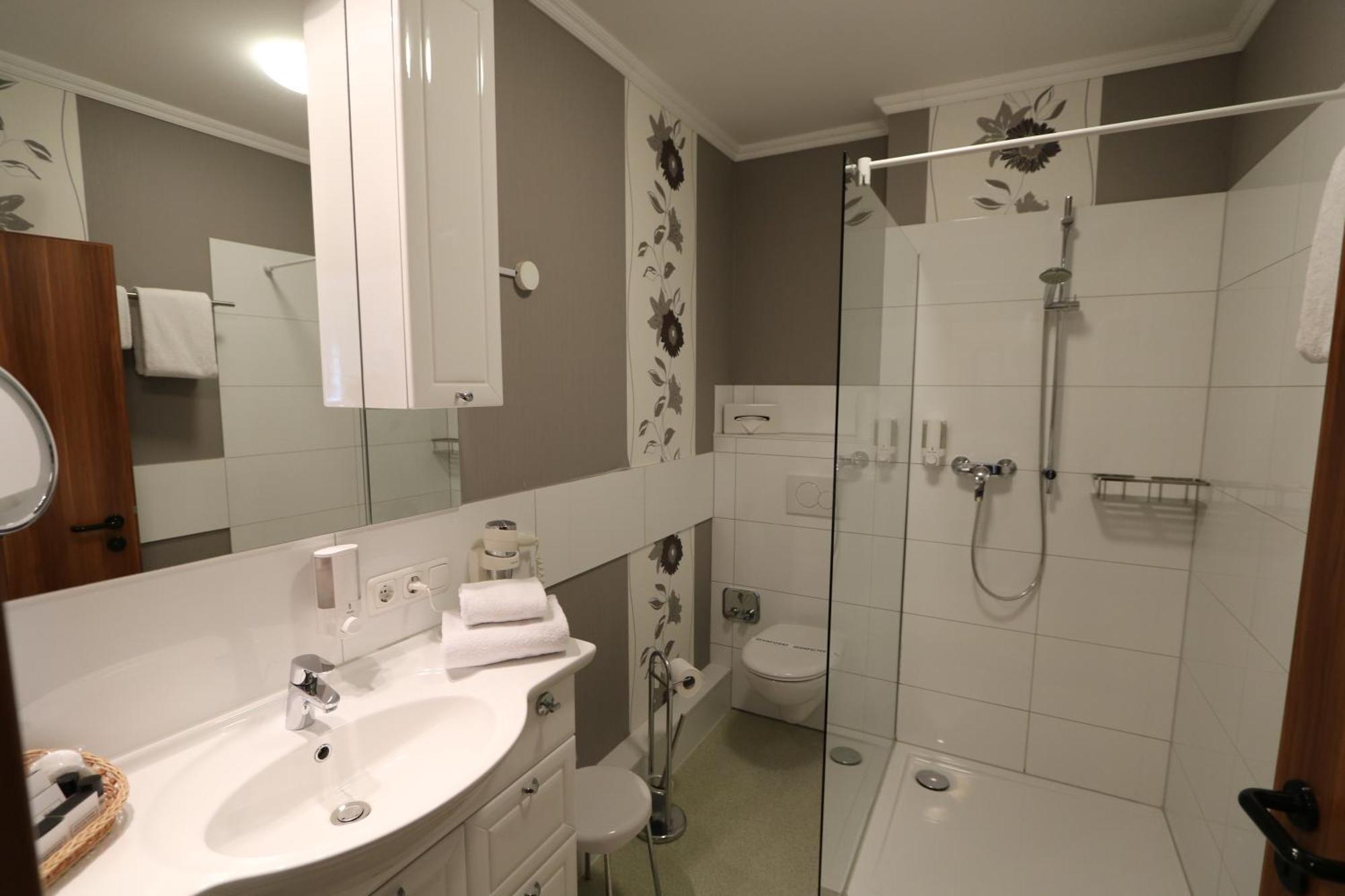 Hotel Deutscher Hof บาเบนเฮาเซน ภายนอก รูปภาพ