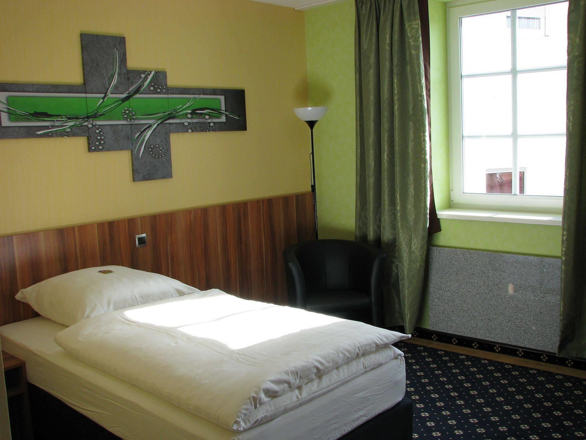 Hotel Deutscher Hof บาเบนเฮาเซน ภายนอก รูปภาพ