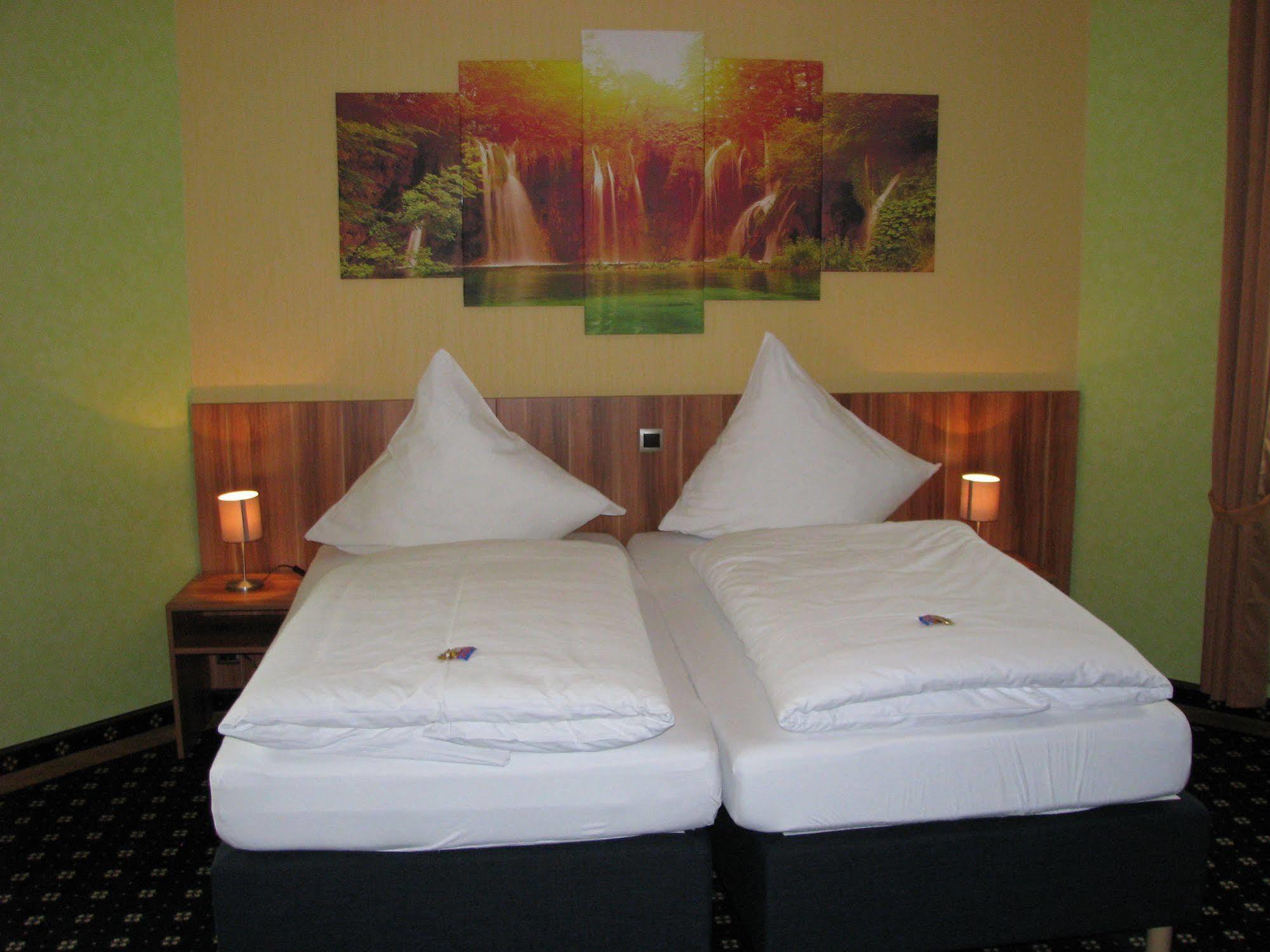 Hotel Deutscher Hof บาเบนเฮาเซน ภายนอก รูปภาพ
